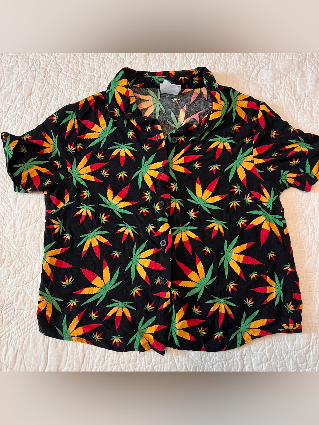 Spencers Gifts Womens Crop Top Leaf Button Down Shirt Rasta Green Red Yellow S|P